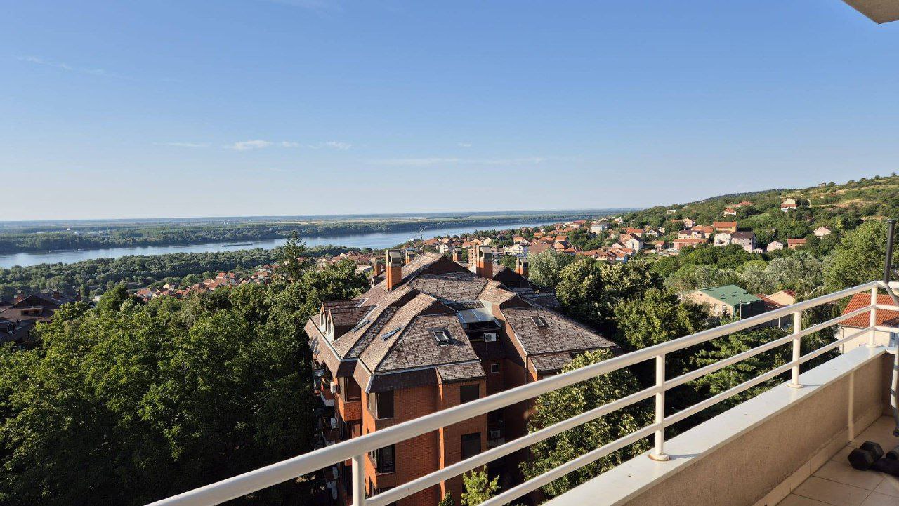 Apartment with Panoramic Danube View