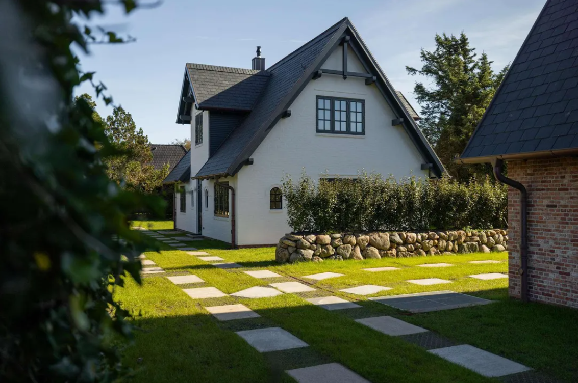 Luxury Villa With Spacious Garden